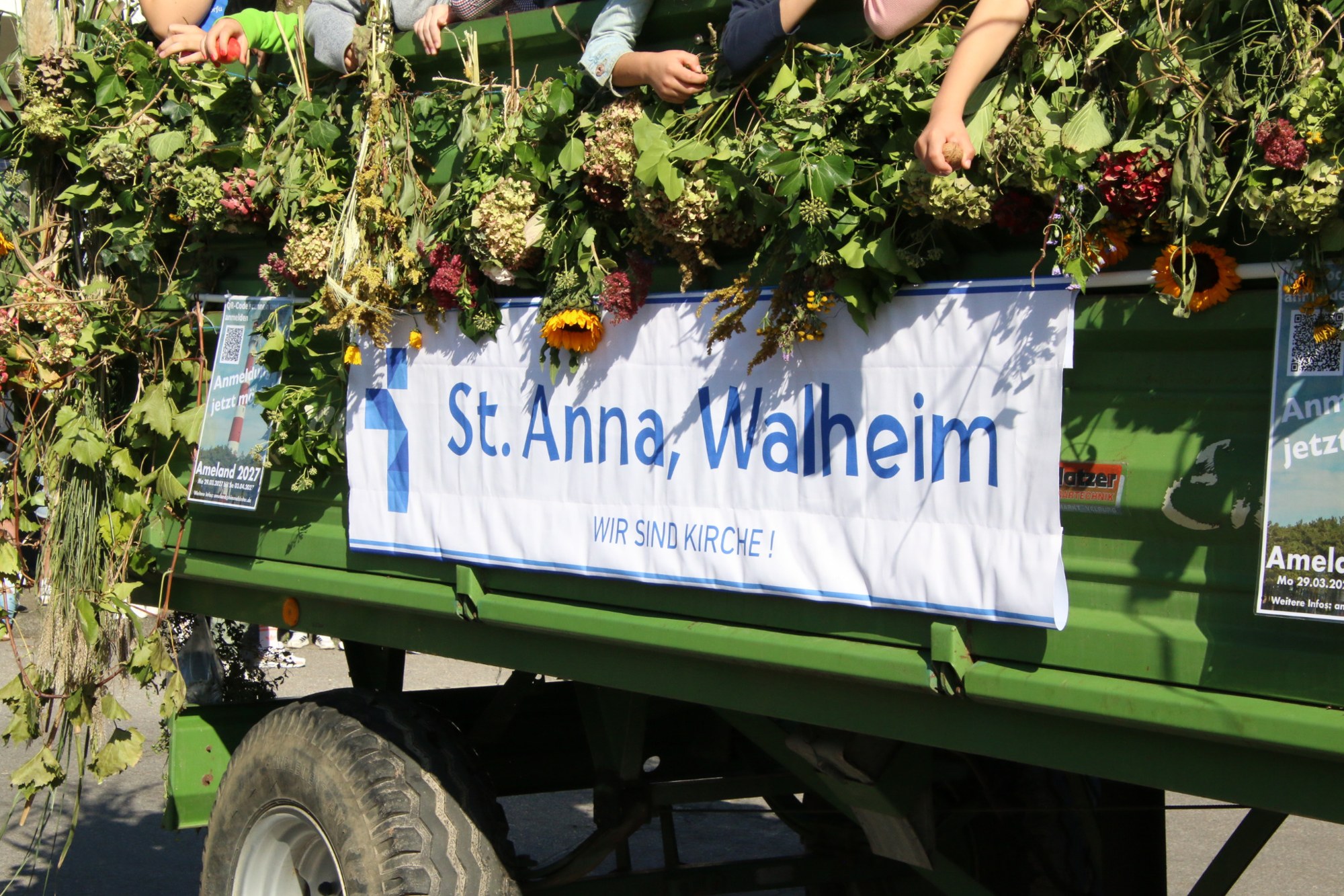 Schild St. Anna Walheim am Festwagen beim Erntedankzug Walheim 2026.